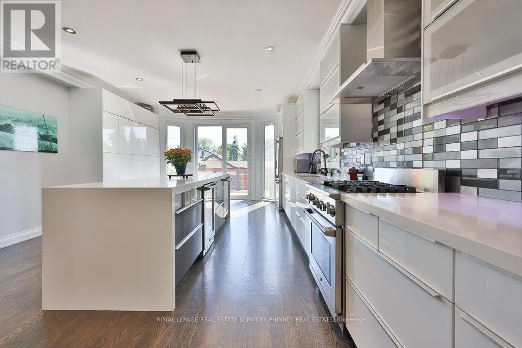 880 6TH STREET
