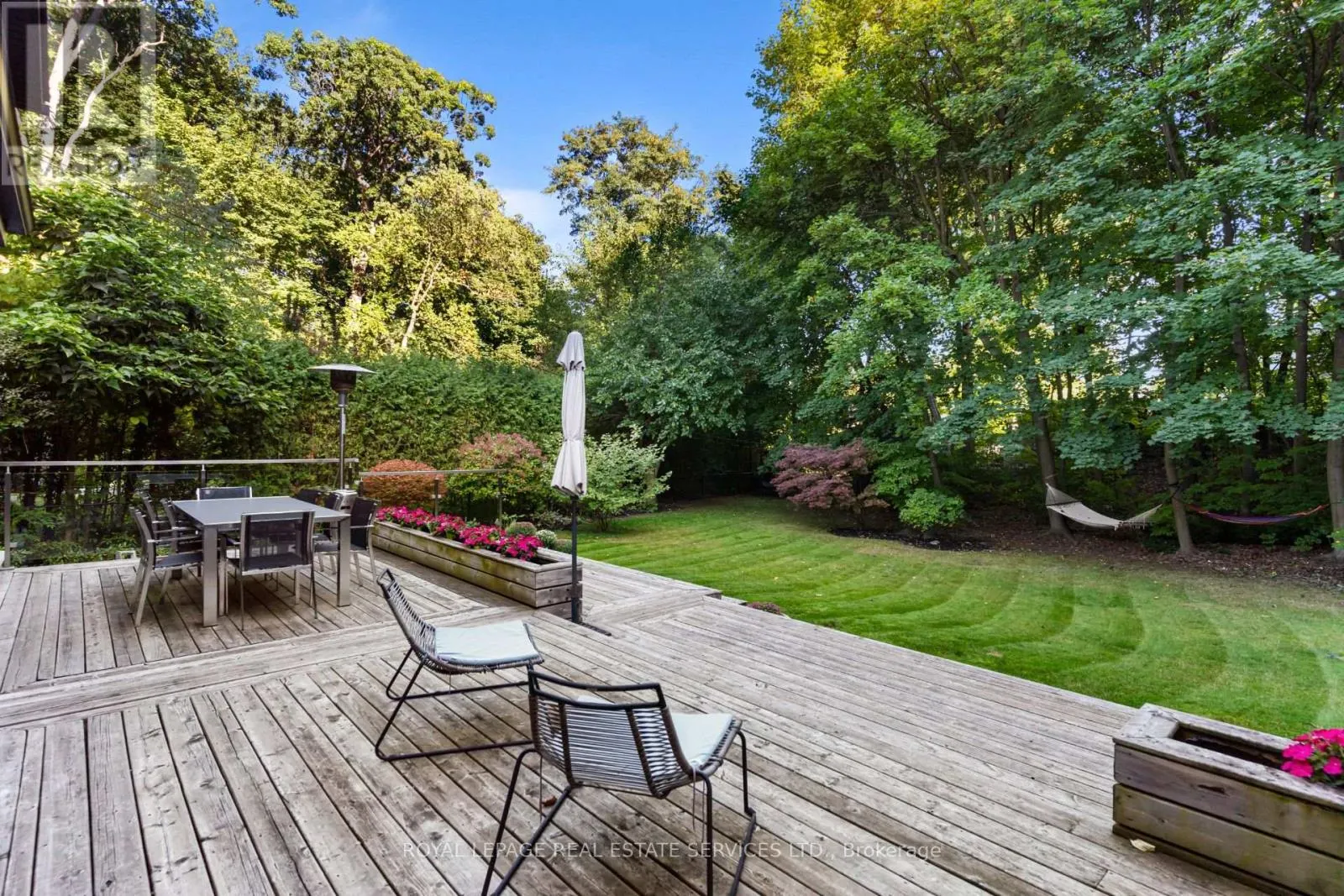 15 PINEHURST CRESCENT