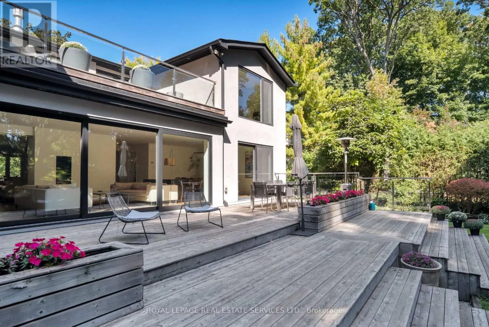 15 PINEHURST CRESCENT