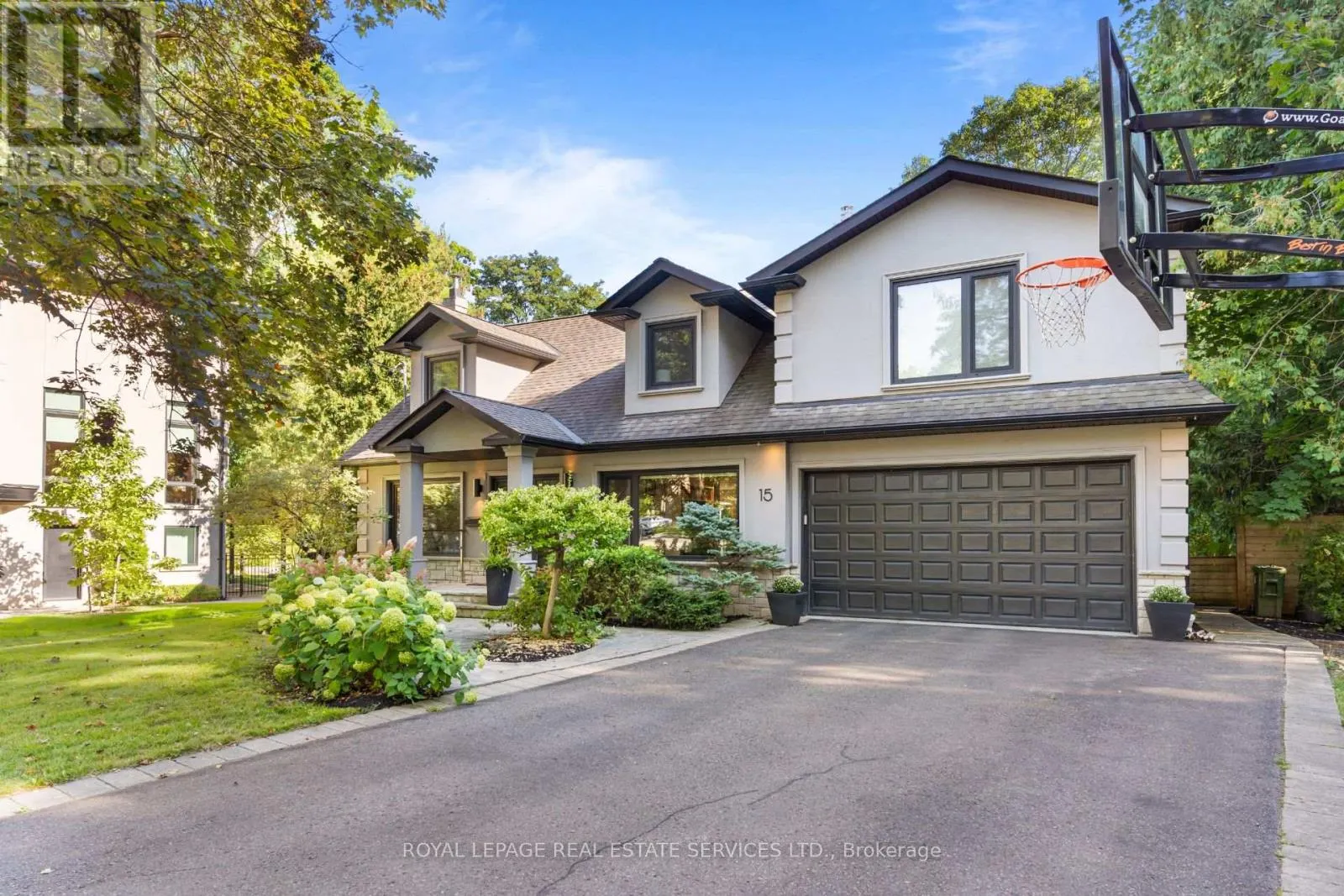 15 PINEHURST CRESCENT
