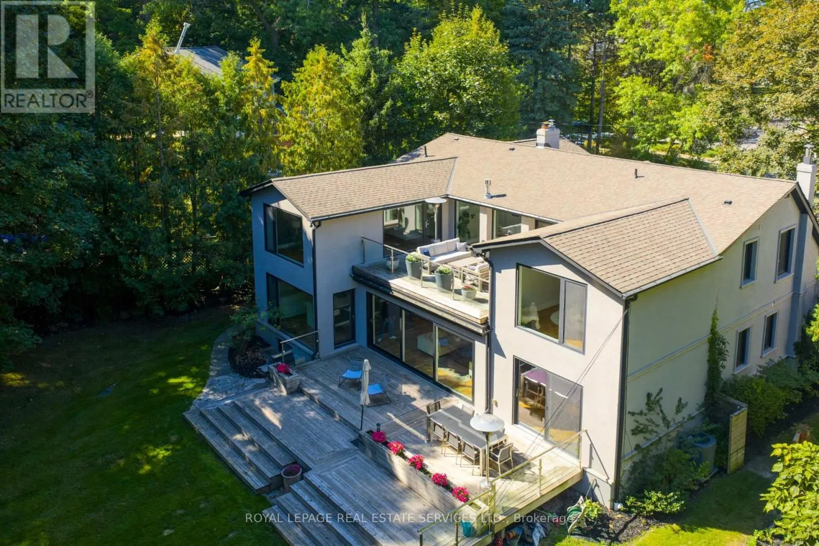 15 PINEHURST CRESCENT