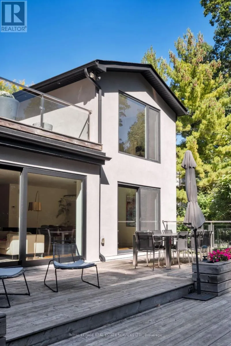 15 PINEHURST CRESCENT