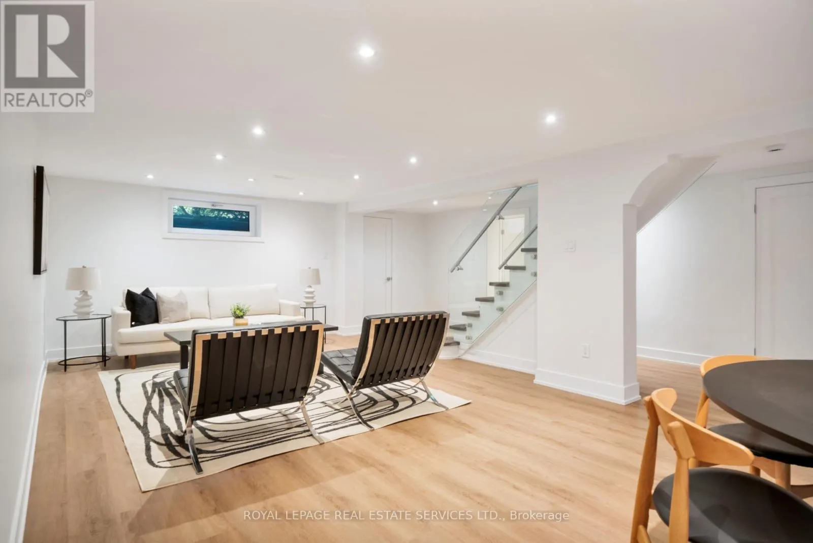 15 PINEHURST CRESCENT