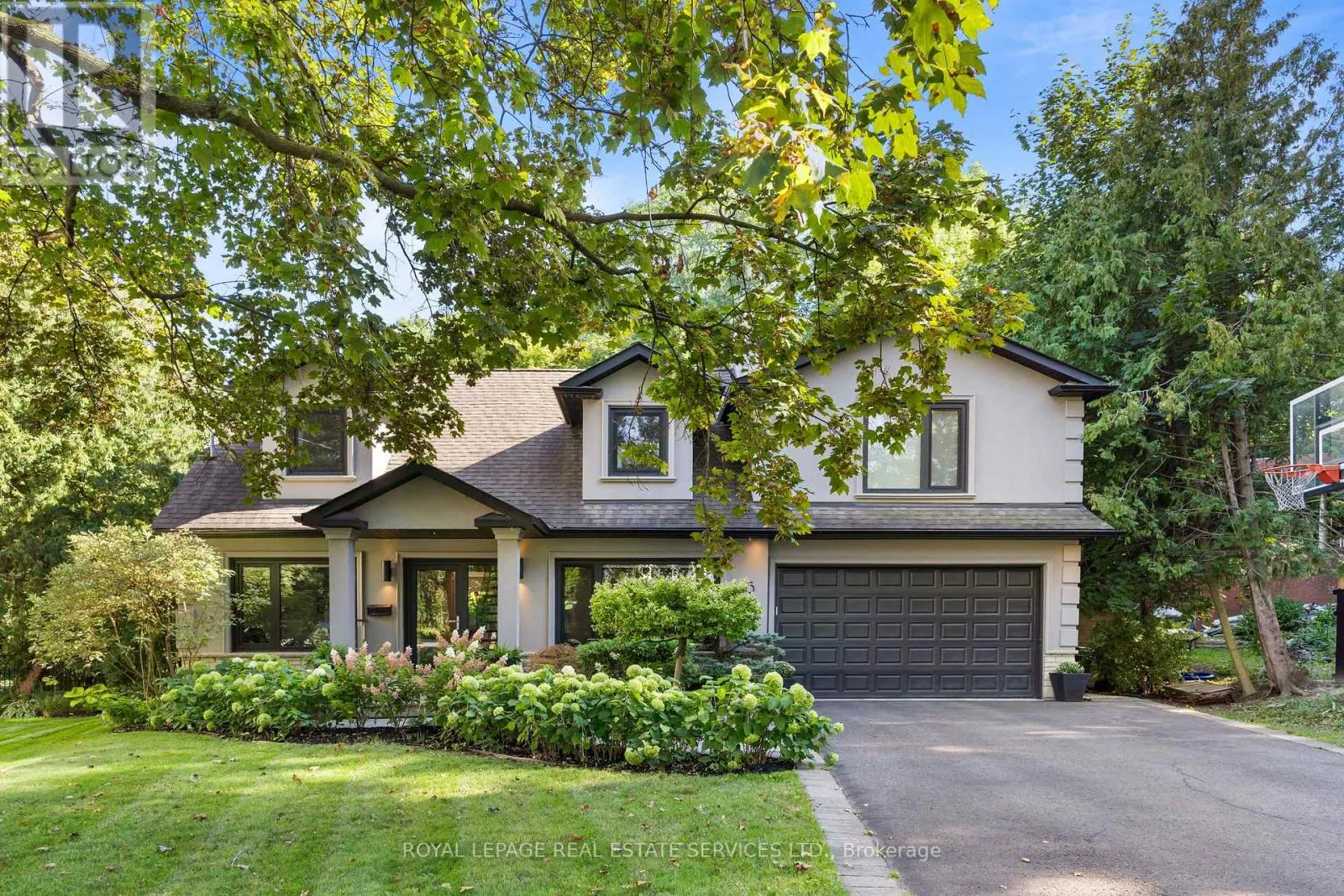 15 PINEHURST CRESCENT