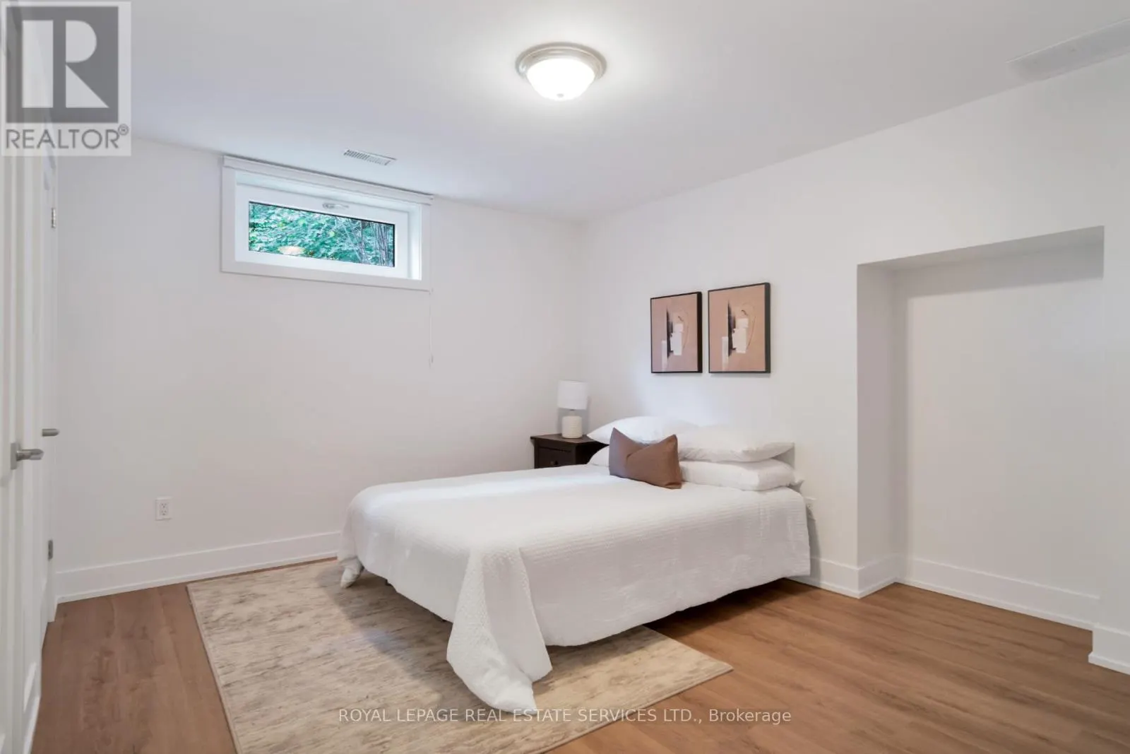 15 PINEHURST CRESCENT