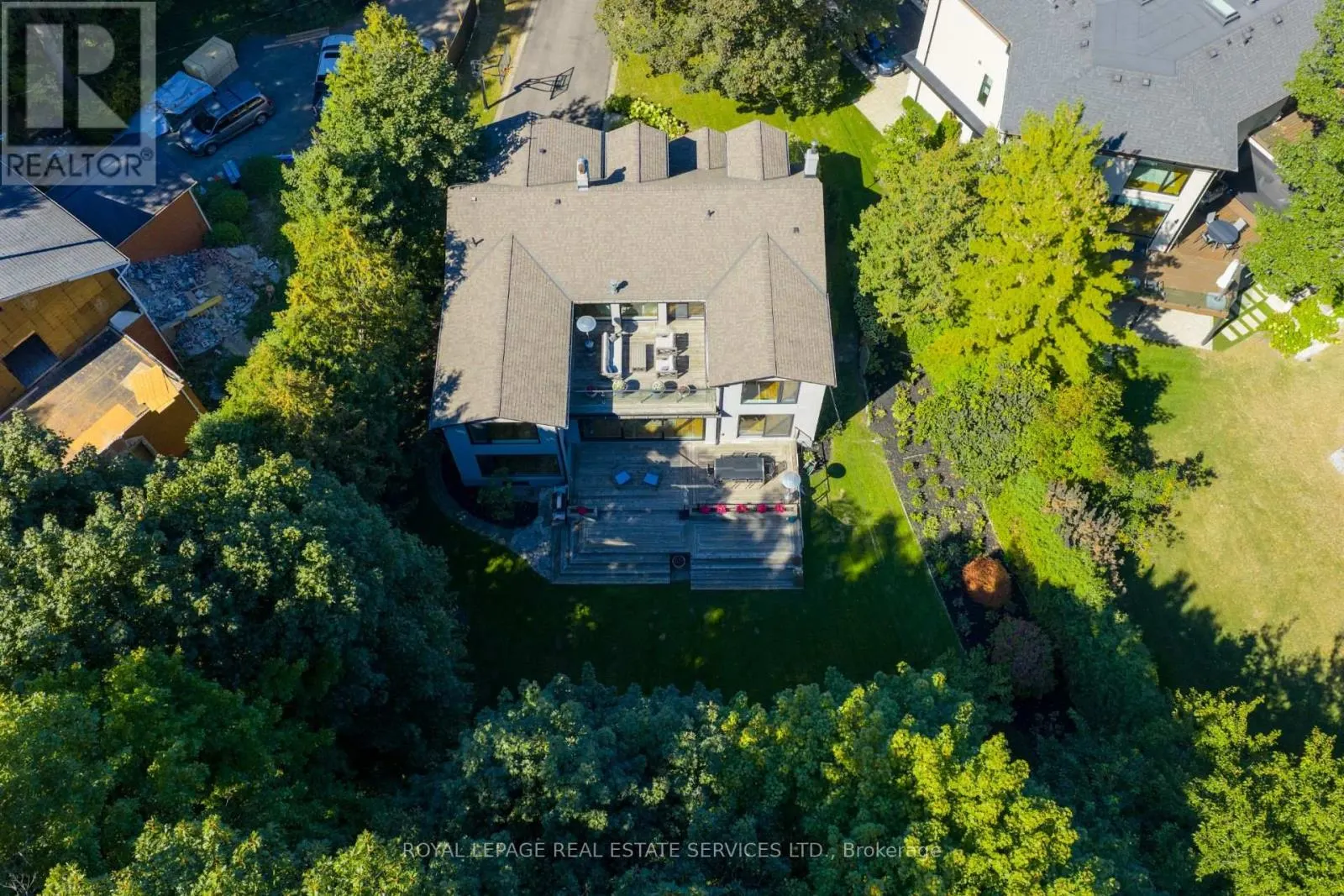 15 PINEHURST CRESCENT
