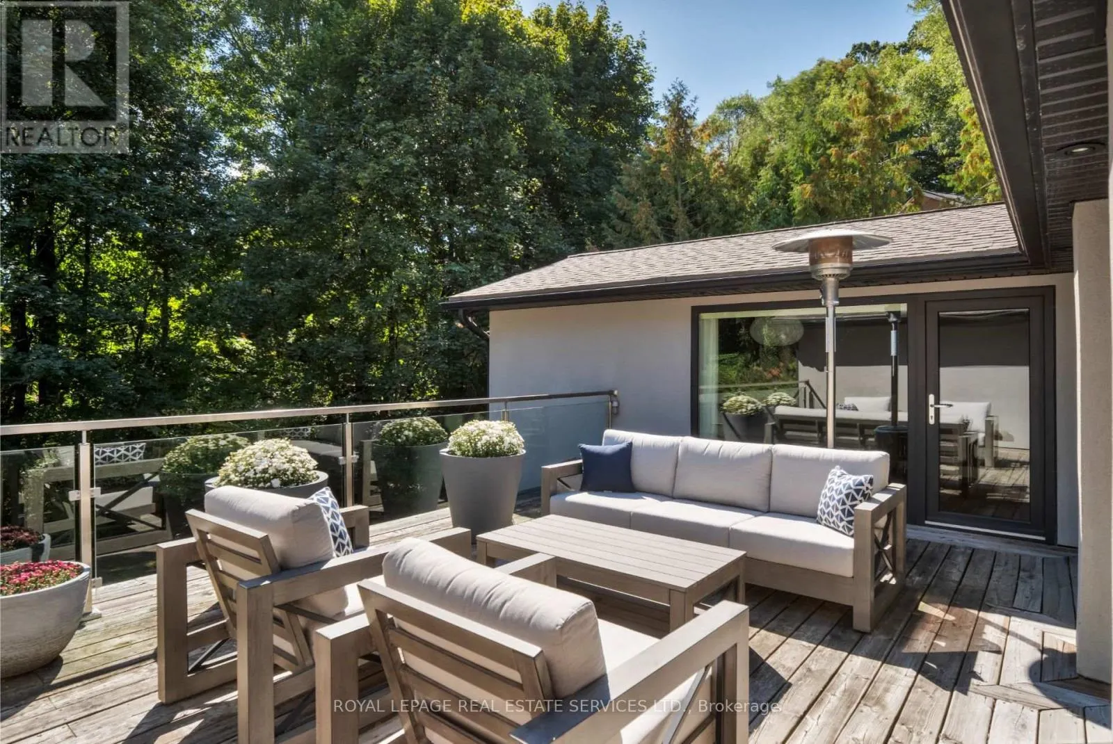 15 PINEHURST CRESCENT