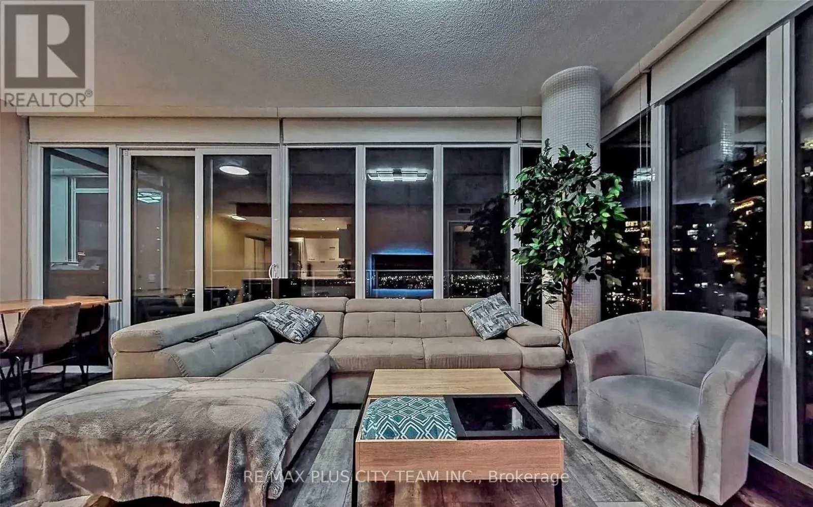 2316 - 88 PARK LAWN ROAD