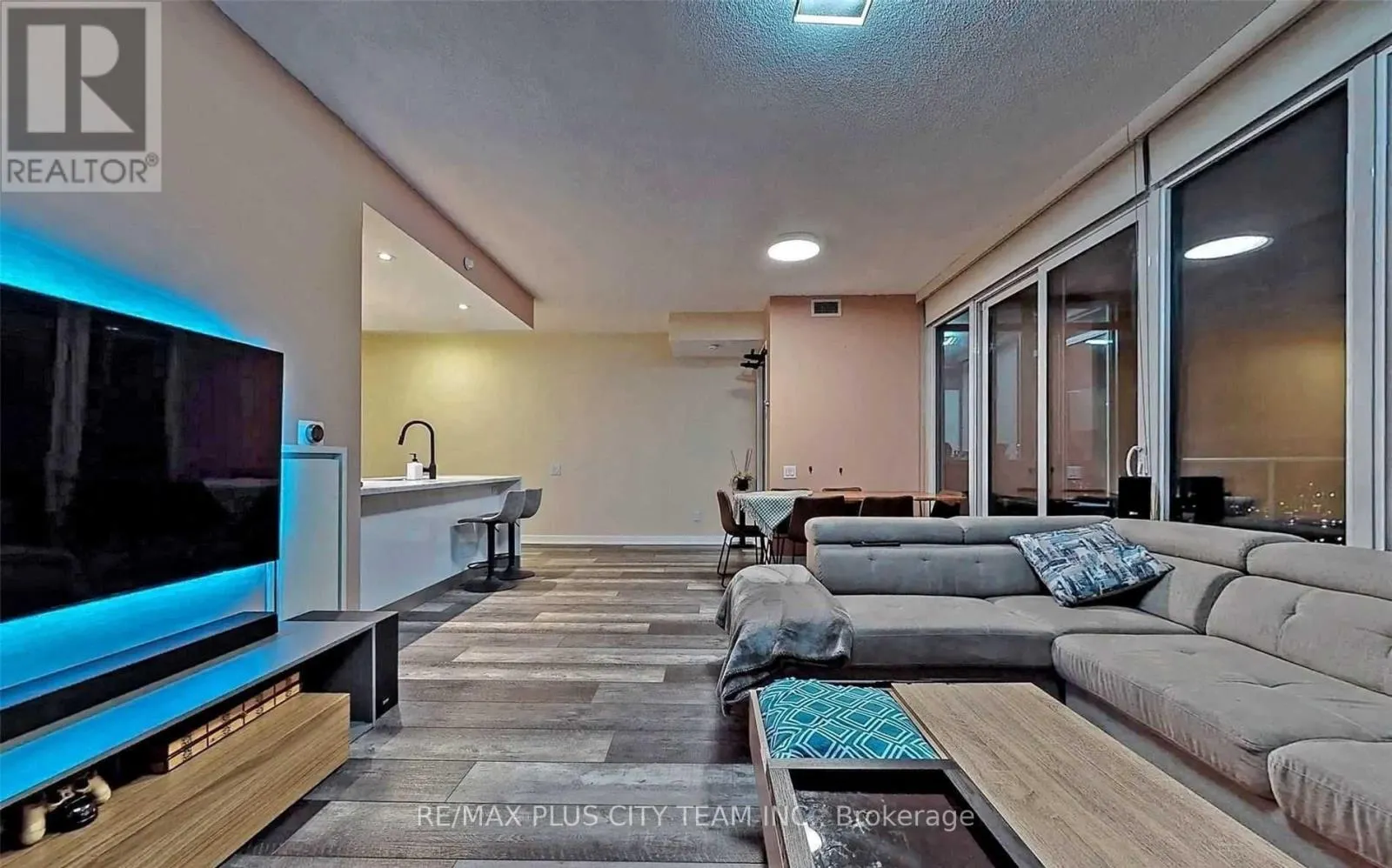2316 - 88 PARK LAWN ROAD
