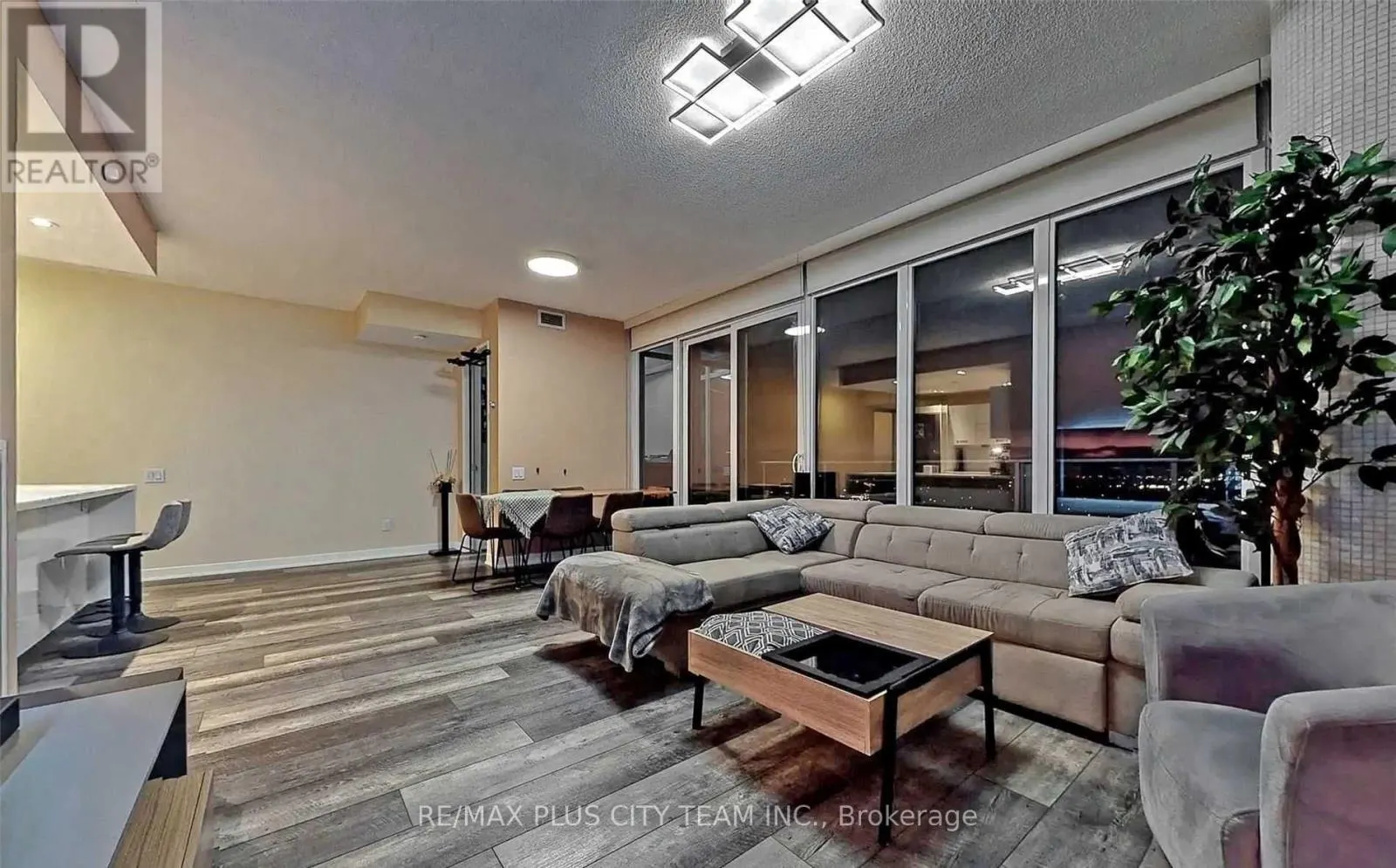 2316 - 88 PARK LAWN ROAD