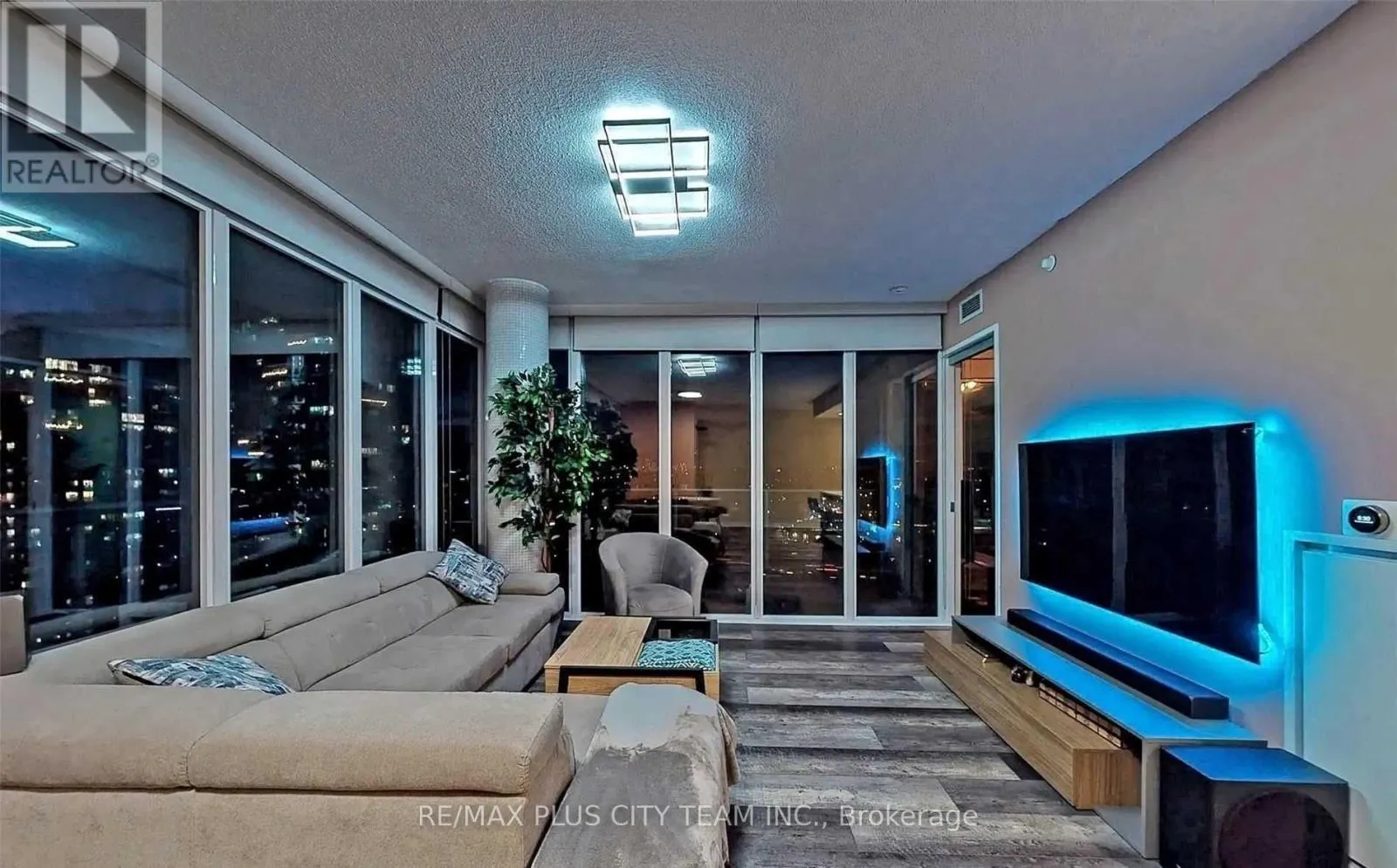 2316 - 88 PARK LAWN ROAD
