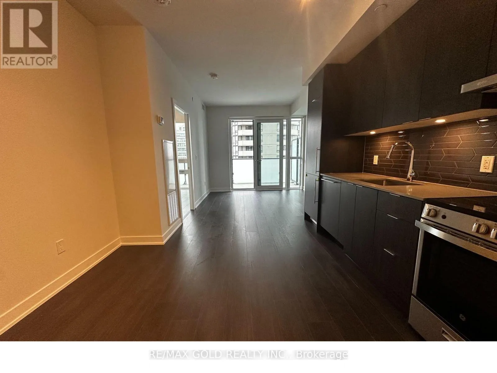 1109 - 430 SQUARE ONE DRIVE