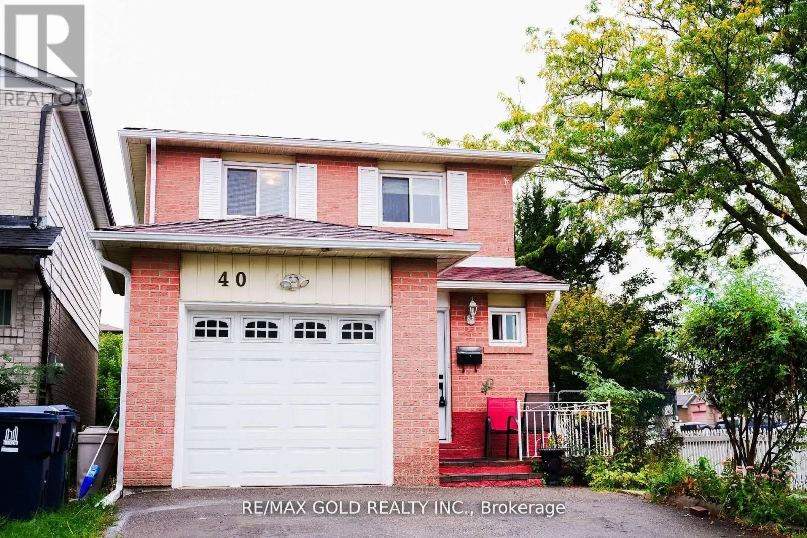 40 GLEN HOLLOW AVENUE