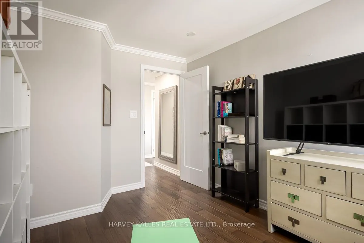 609 - 2055 UPPER MIDDLE ROAD