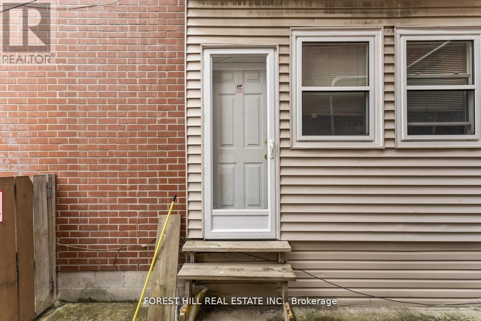 1046 DOVERCOURT ROAD