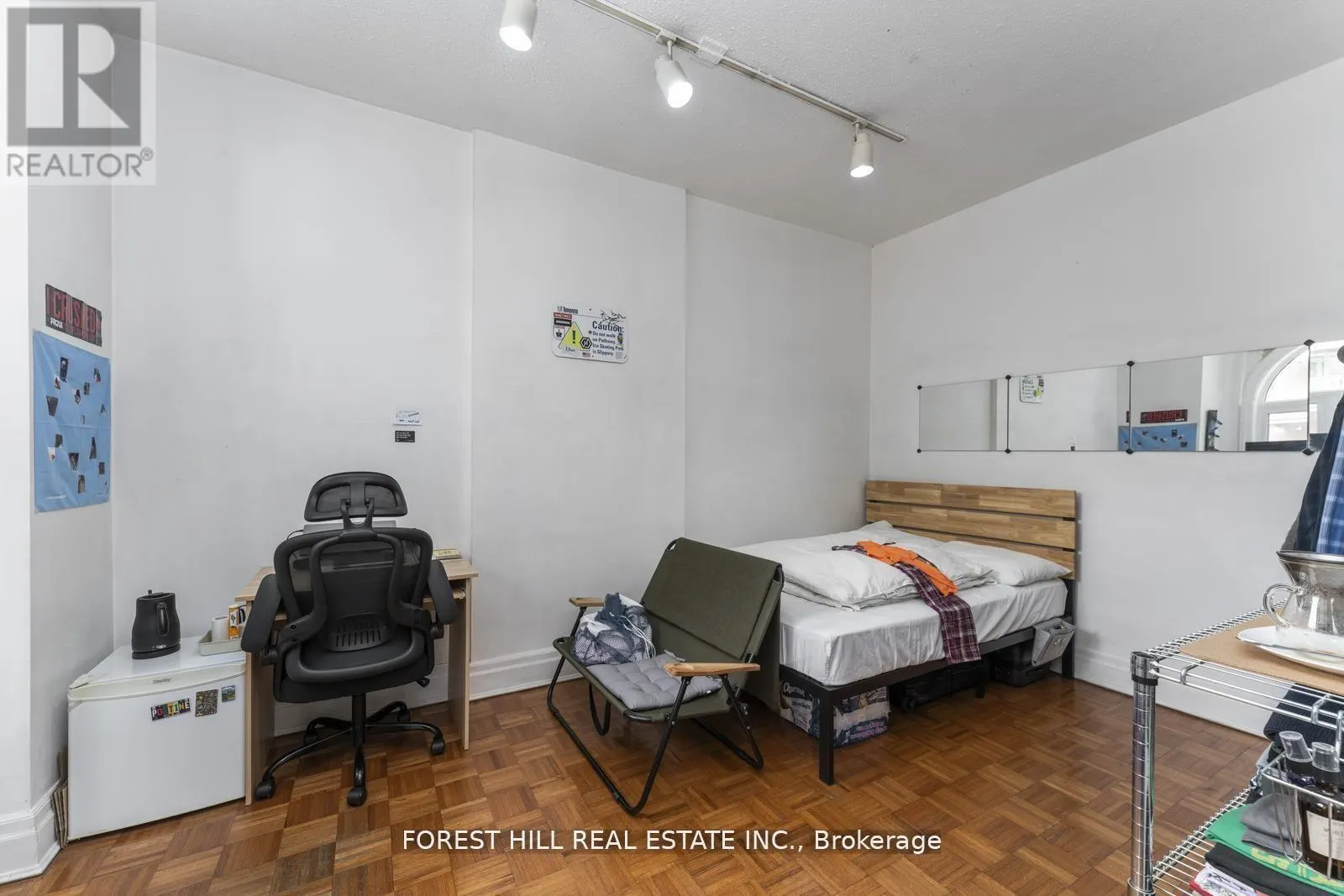1046 DOVERCOURT ROAD