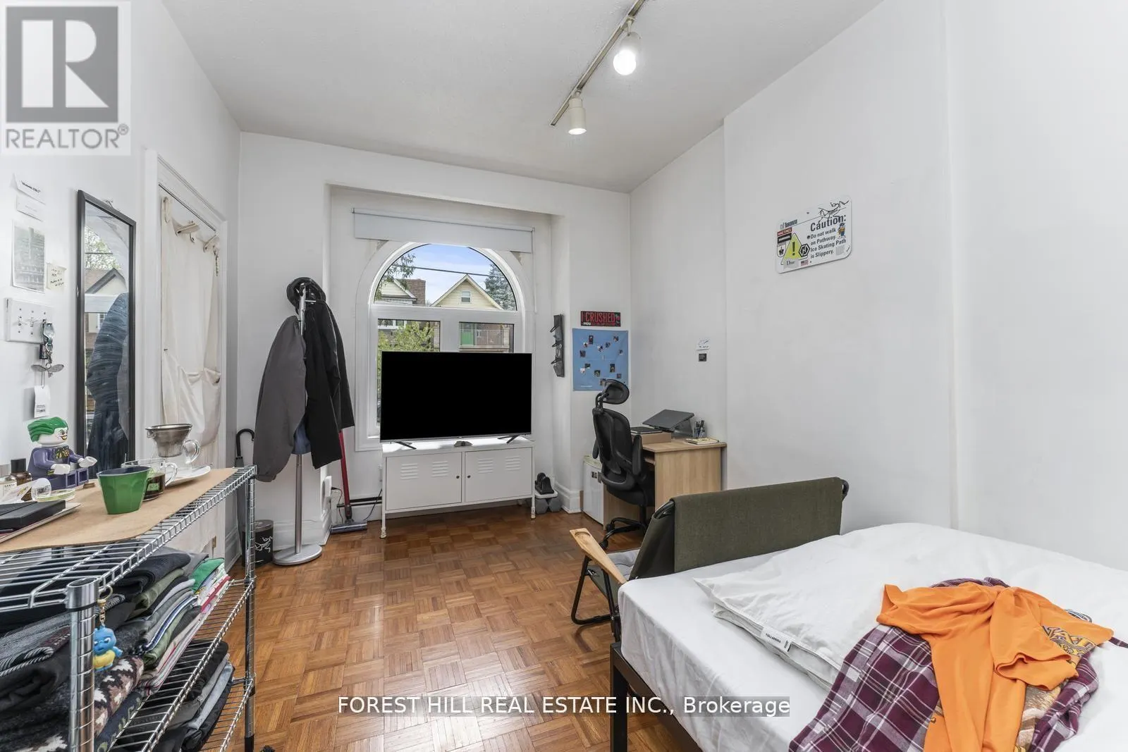 1046 DOVERCOURT ROAD