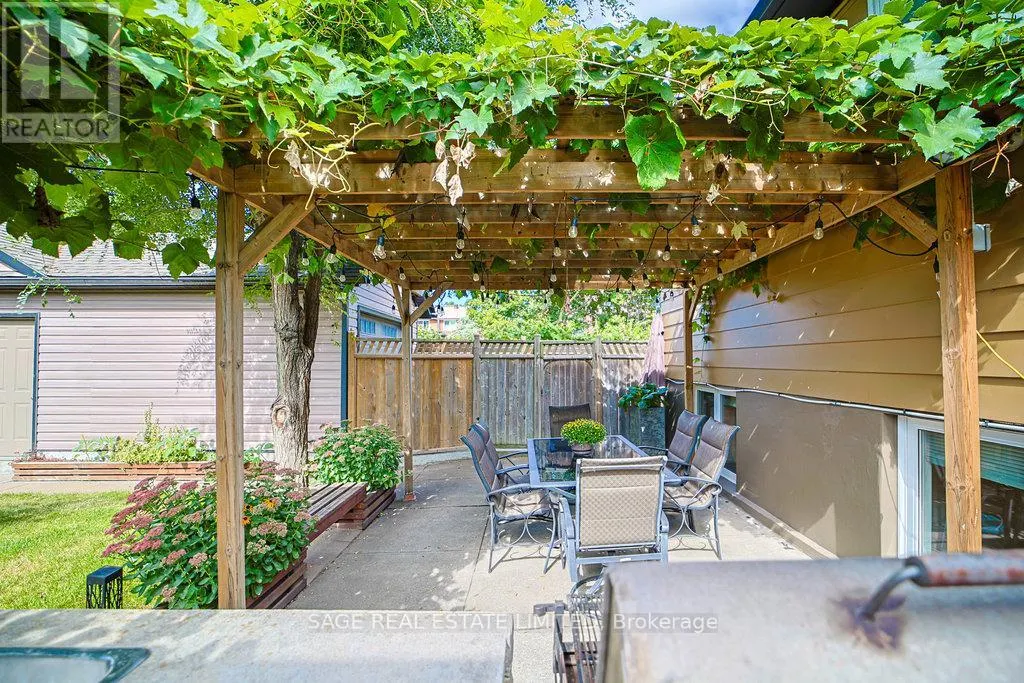 1106 MEREDITH AVENUE