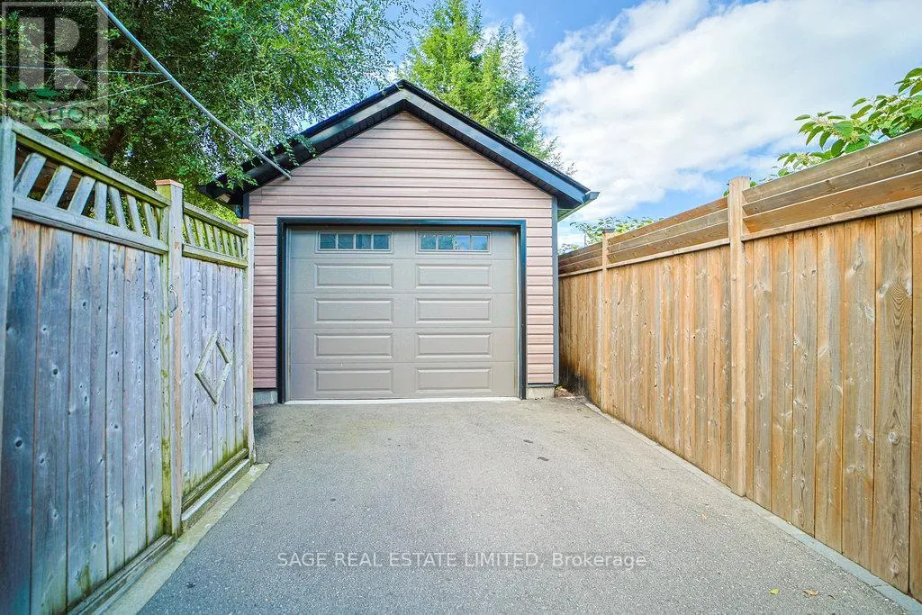 1106 MEREDITH AVENUE