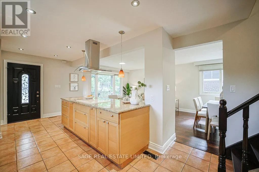 1106 MEREDITH AVENUE