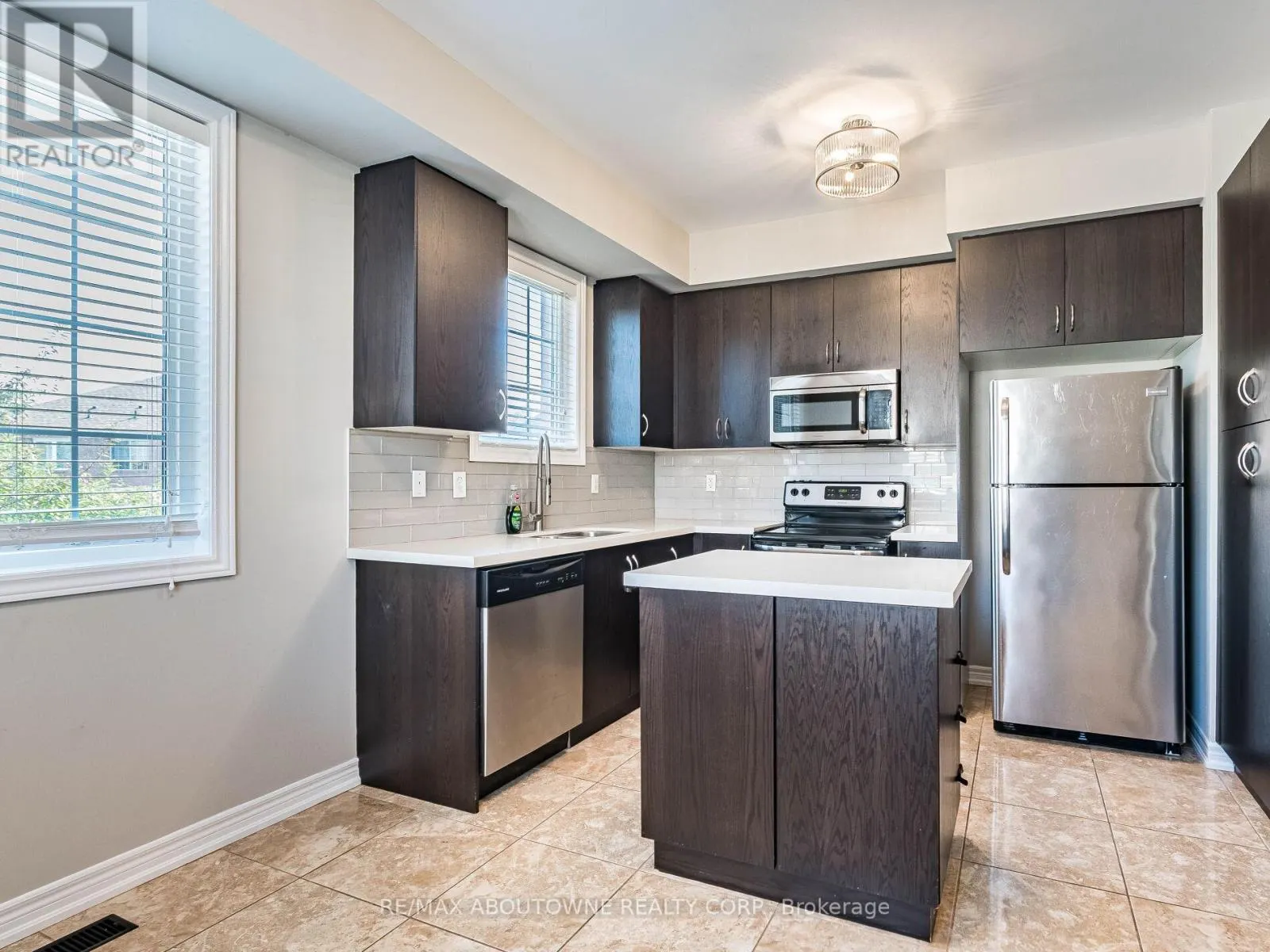 1382 GRANROCK CRESCENT