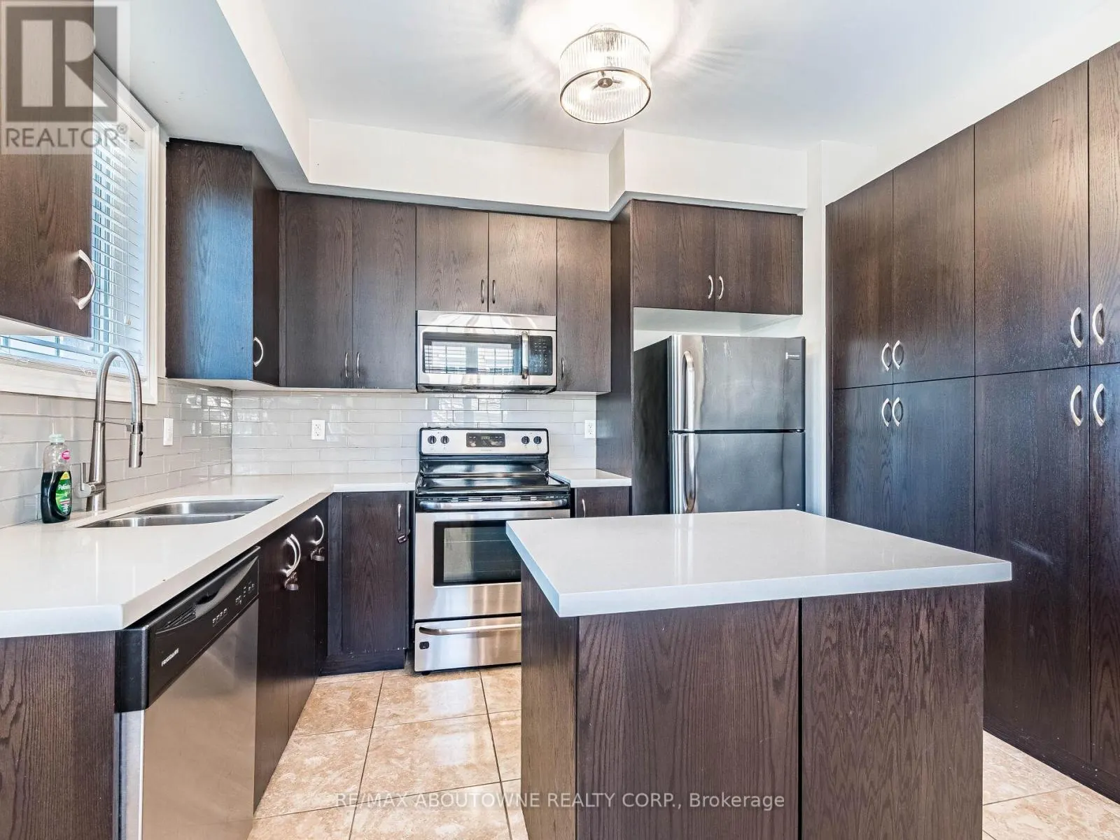 1382 GRANROCK CRESCENT