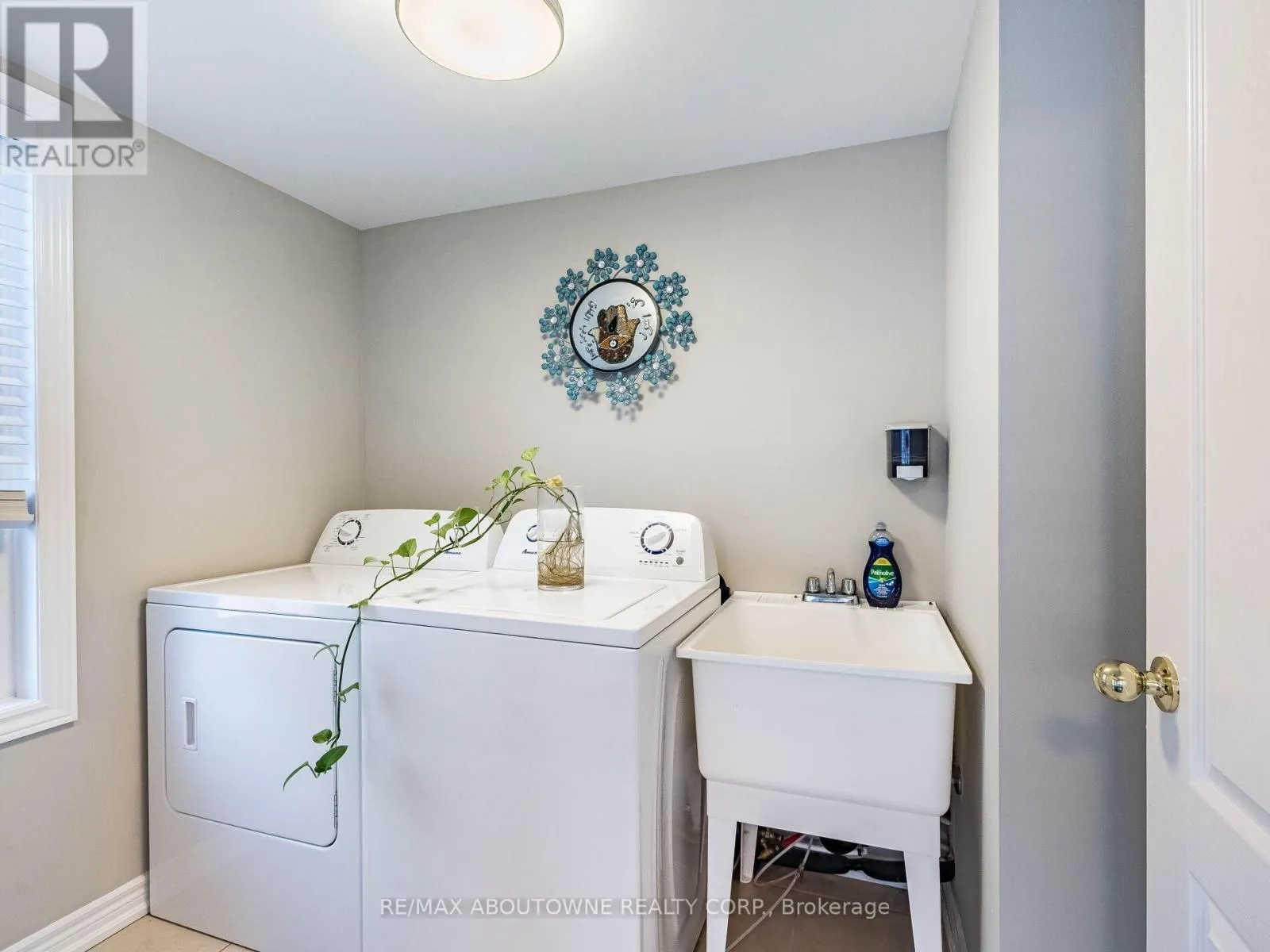 1382 GRANROCK CRESCENT