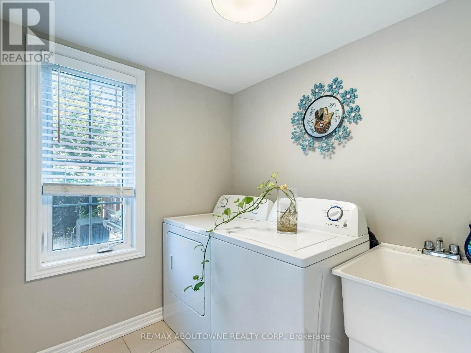 1382 GRANROCK CRESCENT