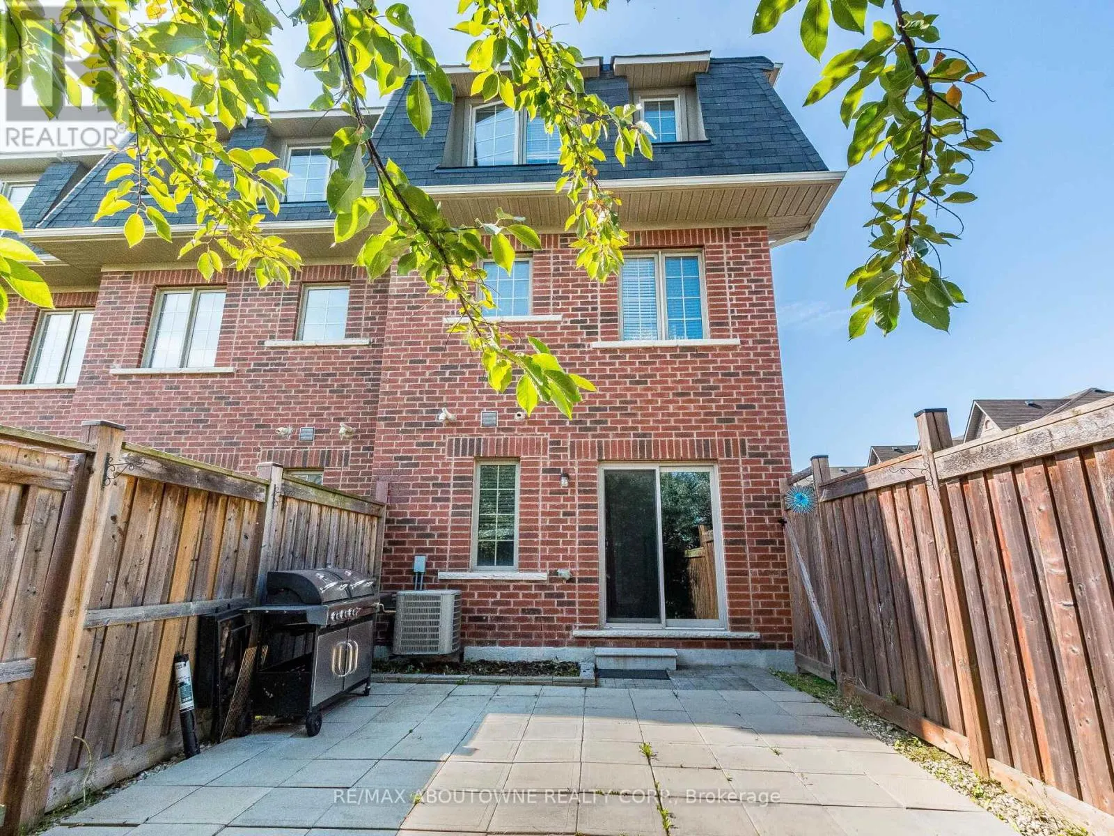 1382 GRANROCK CRESCENT