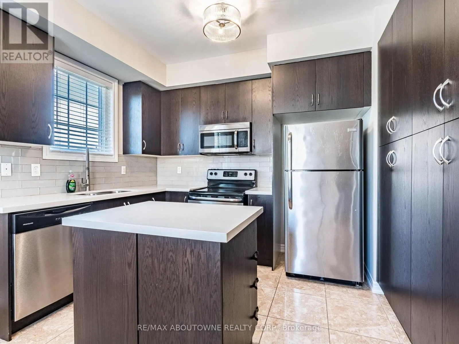 1382 GRANROCK CRESCENT