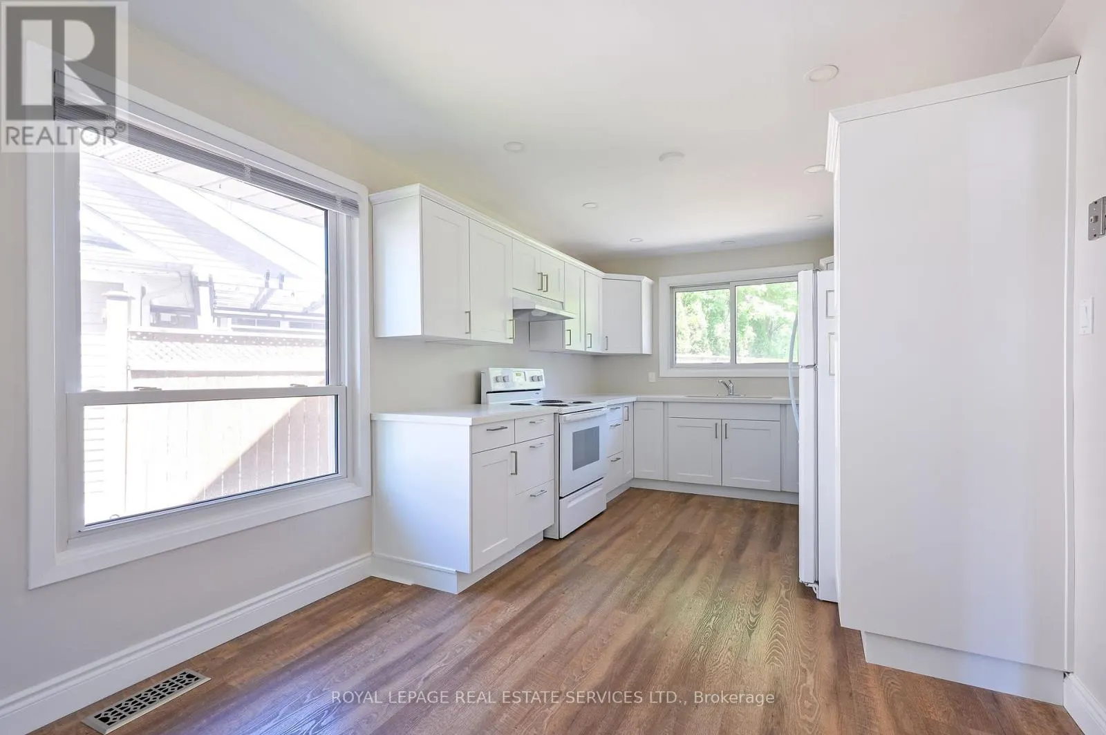 2471 MEADOWOOD CRESCENT