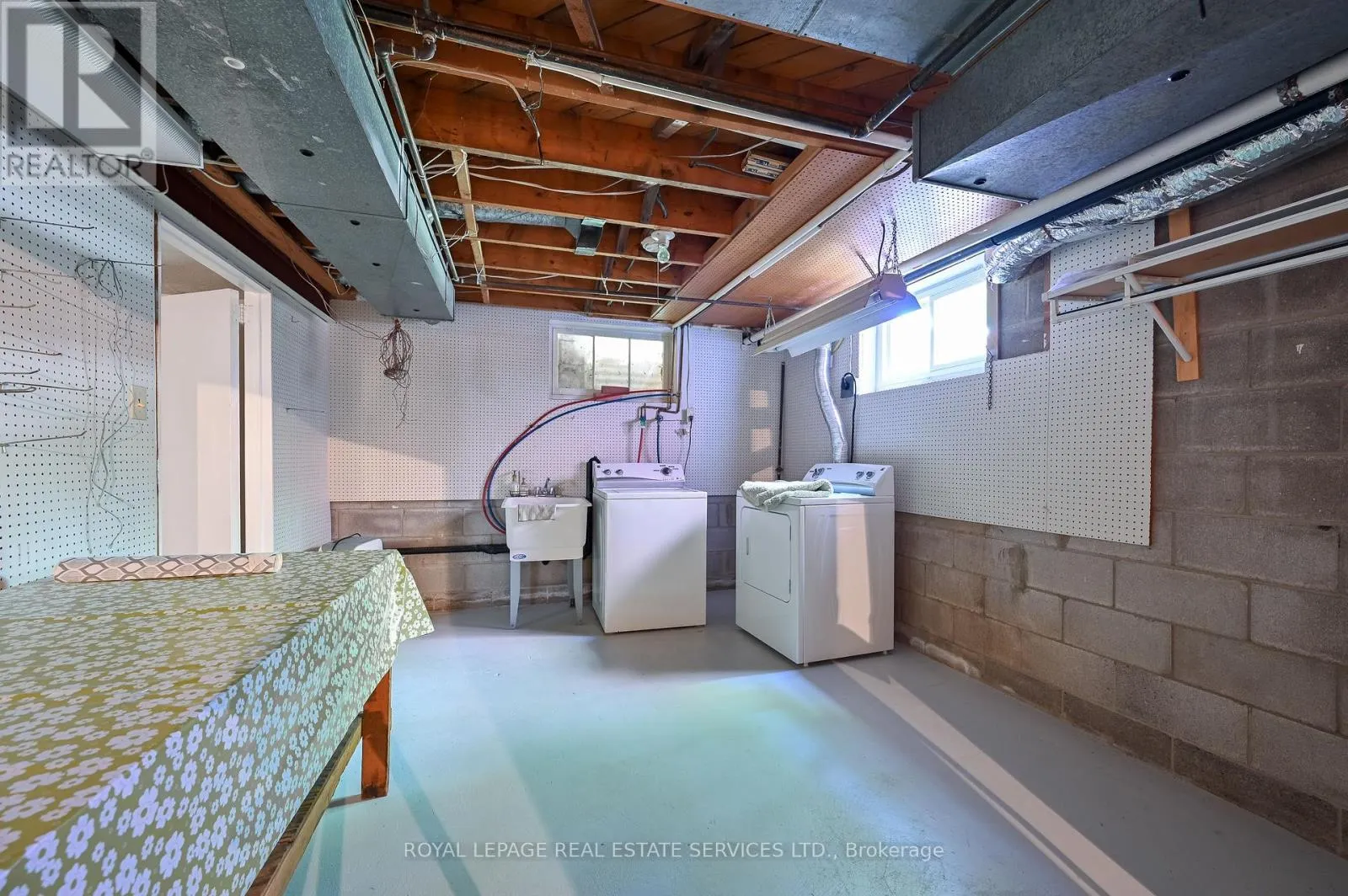 2471 MEADOWOOD CRESCENT