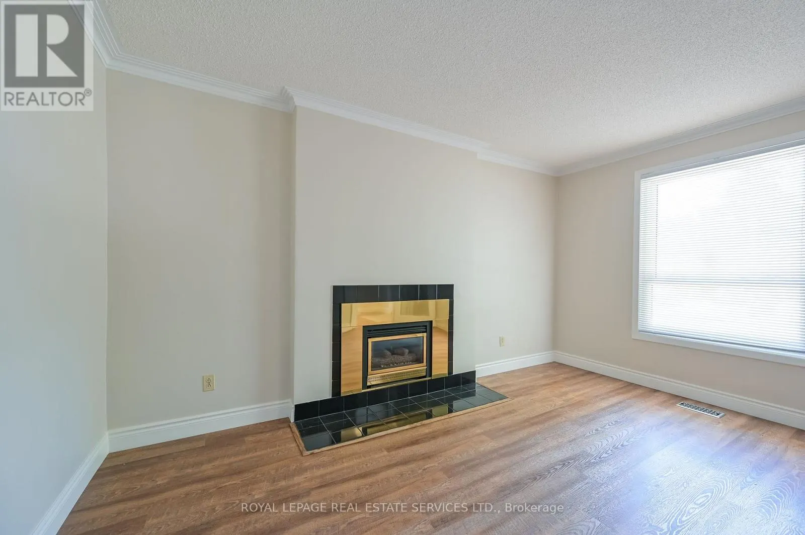 2471 MEADOWOOD CRESCENT