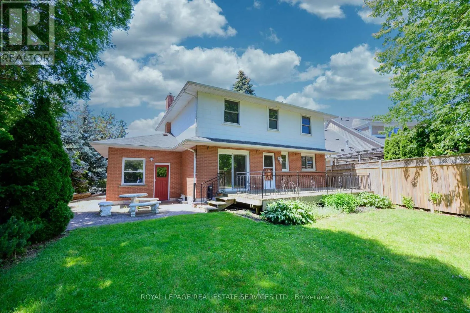 2471 MEADOWOOD CRESCENT