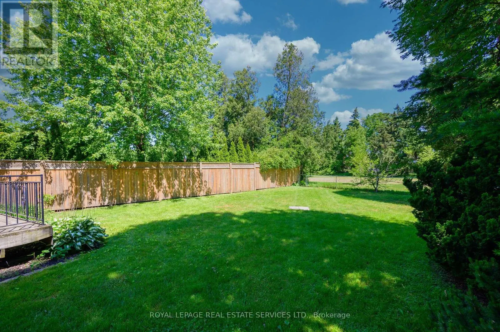2471 MEADOWOOD CRESCENT