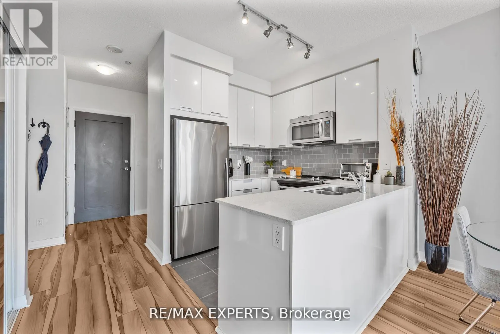 2408 - 75 EGLINTON AVENUE W