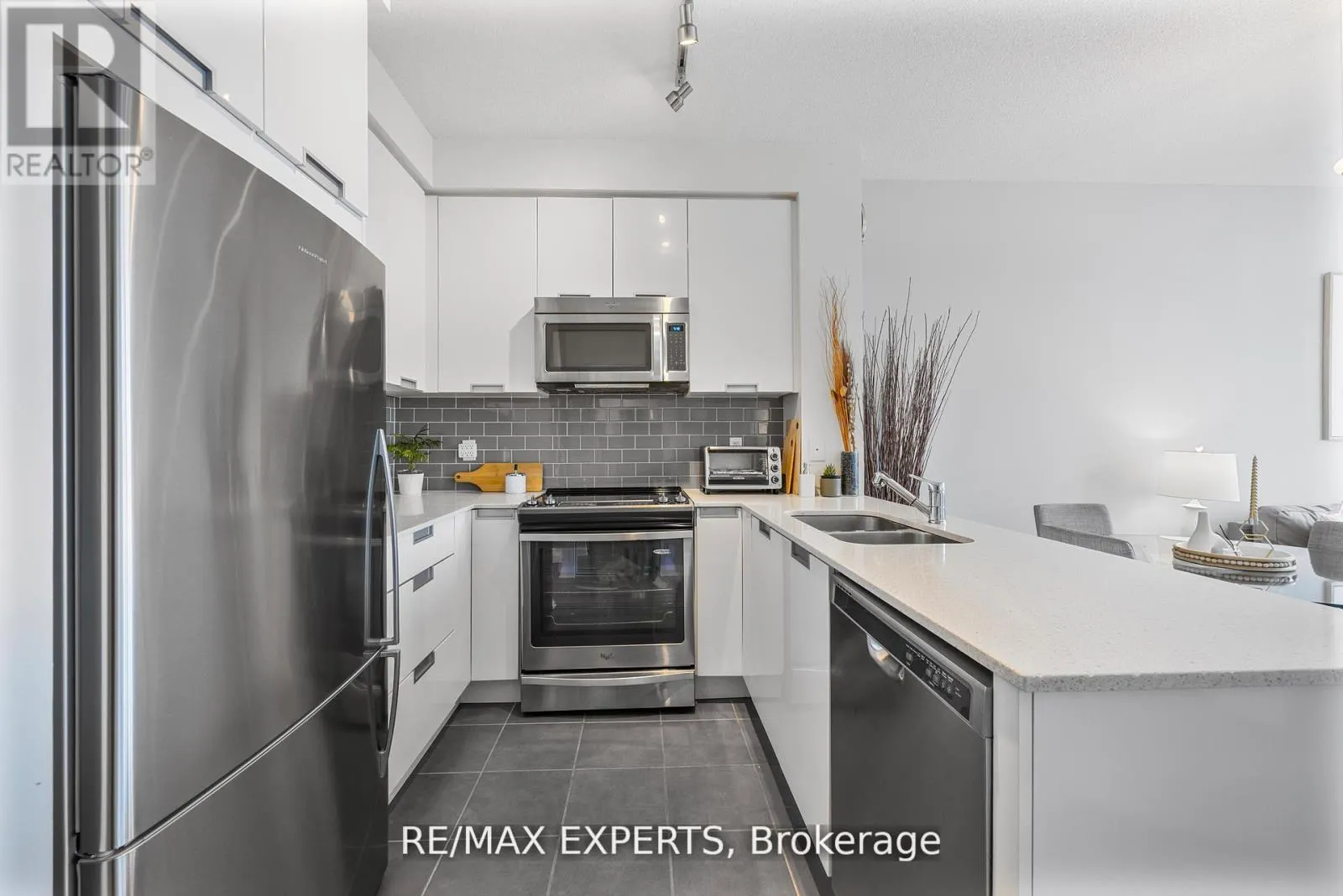 2408 - 75 EGLINTON AVENUE W