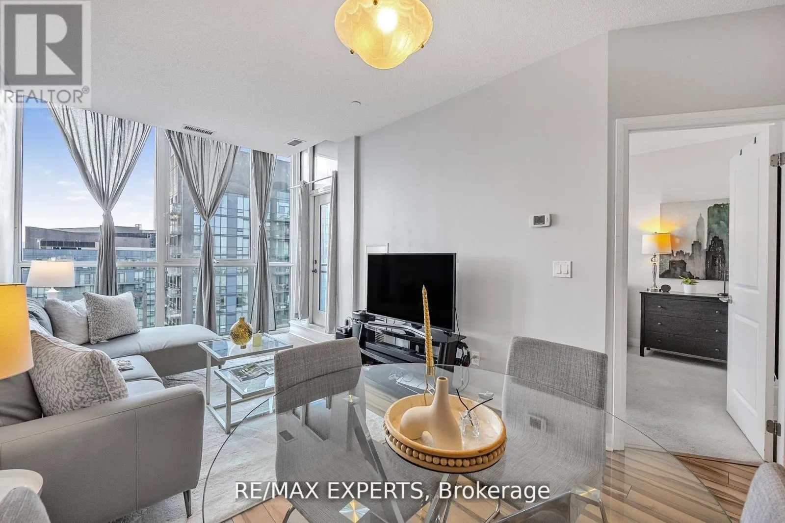 2408 - 75 EGLINTON AVENUE W