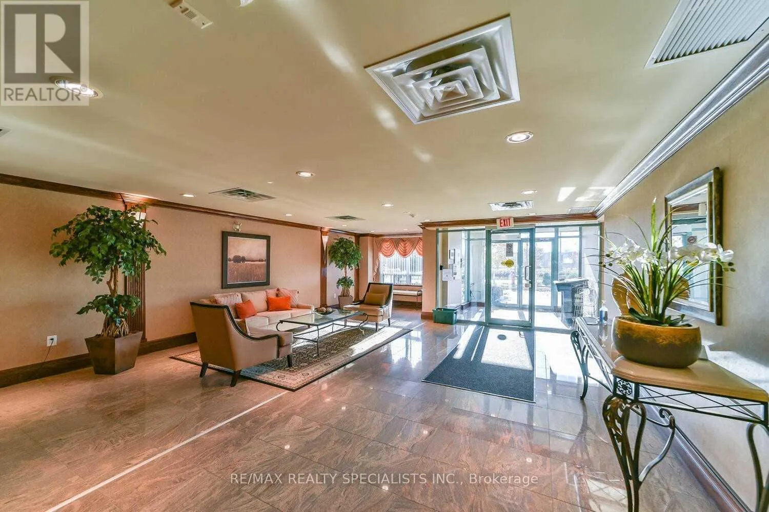 201 - 55 VIA ROSEDALE