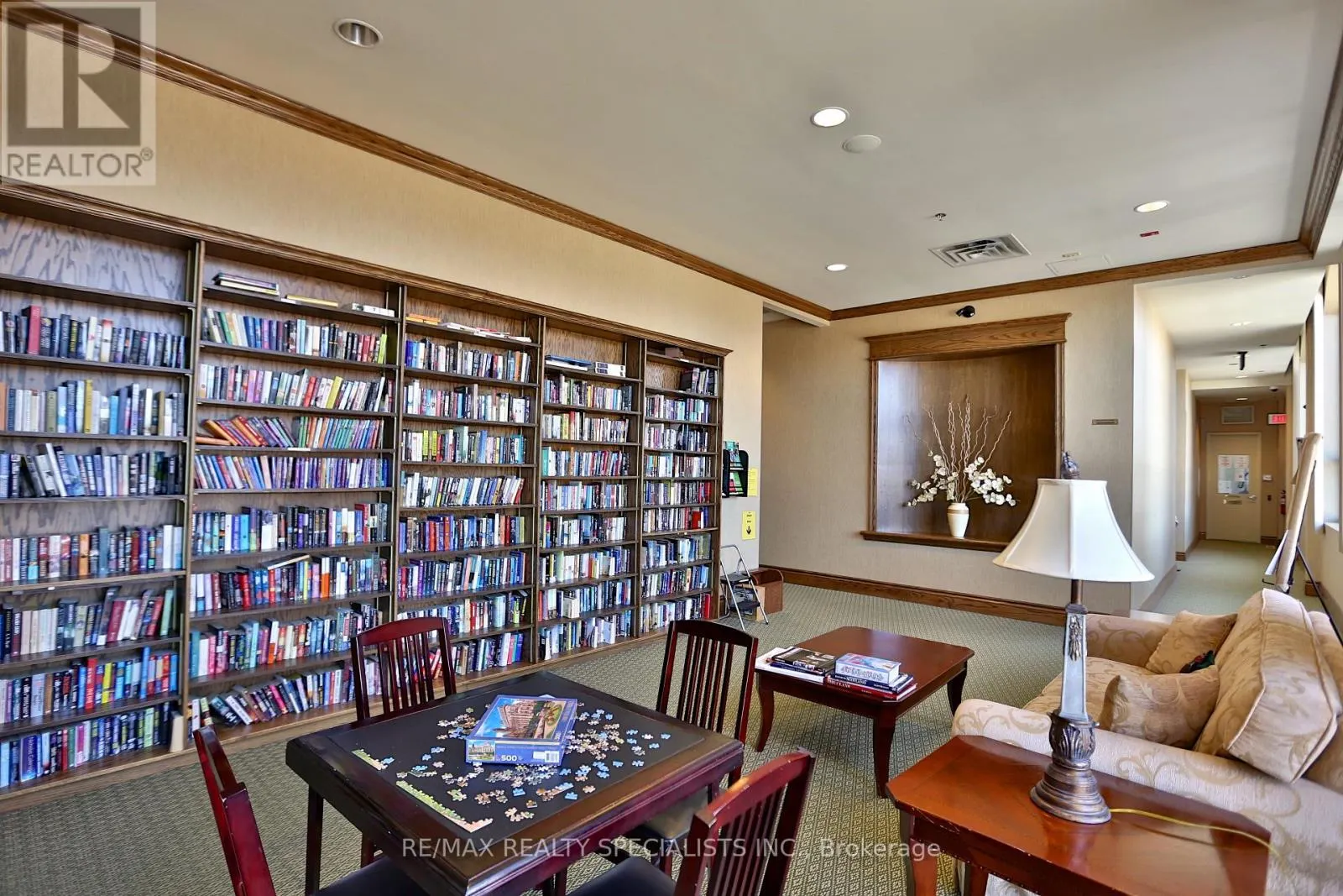 201 - 55 VIA ROSEDALE