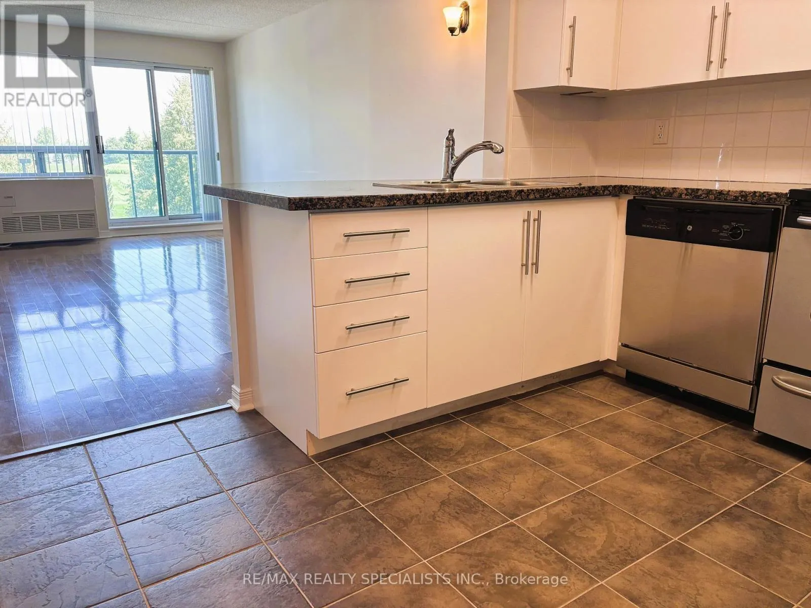 201 - 55 VIA ROSEDALE