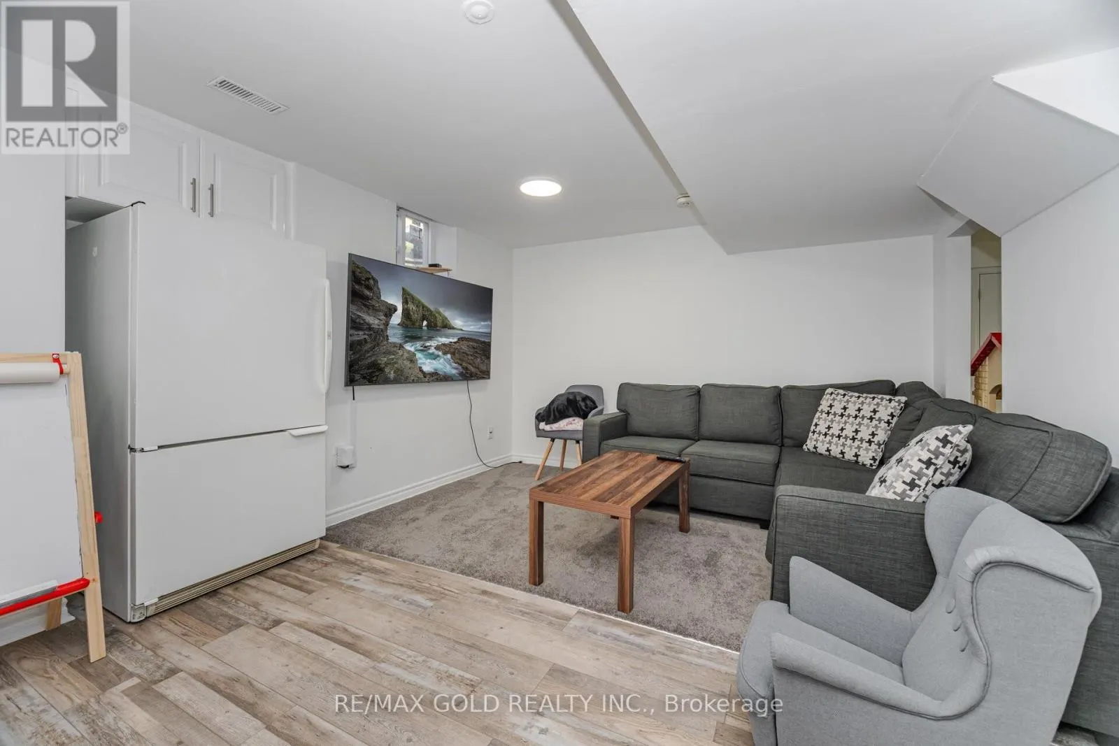 26 FRESHMEADOW STREET