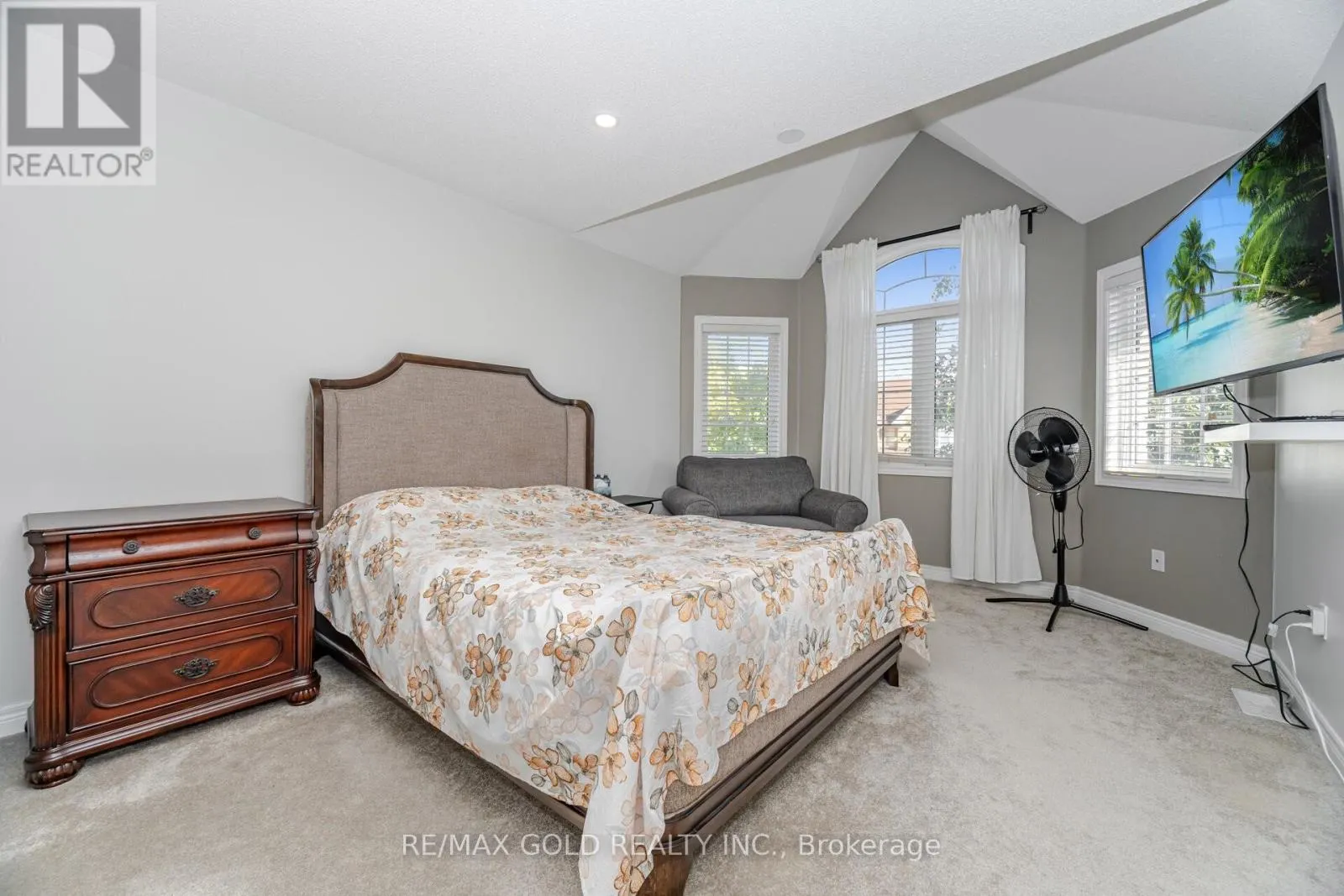 26 FRESHMEADOW STREET