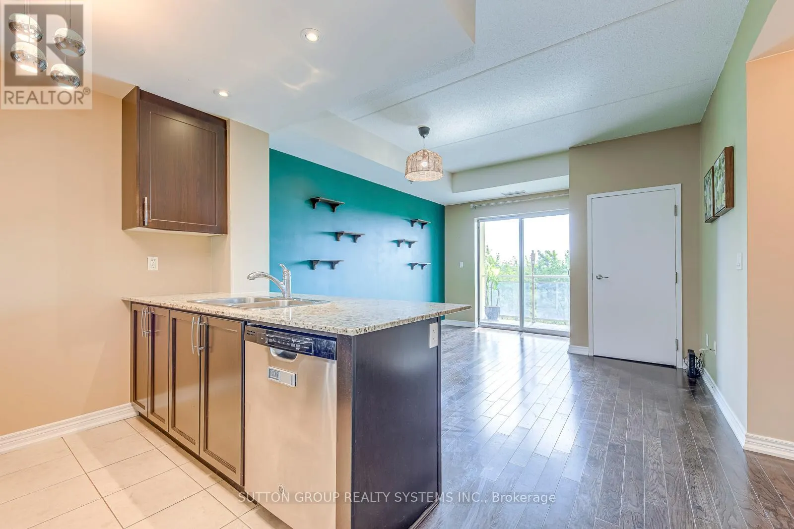 306 - 1419 COSTIGAN ROAD