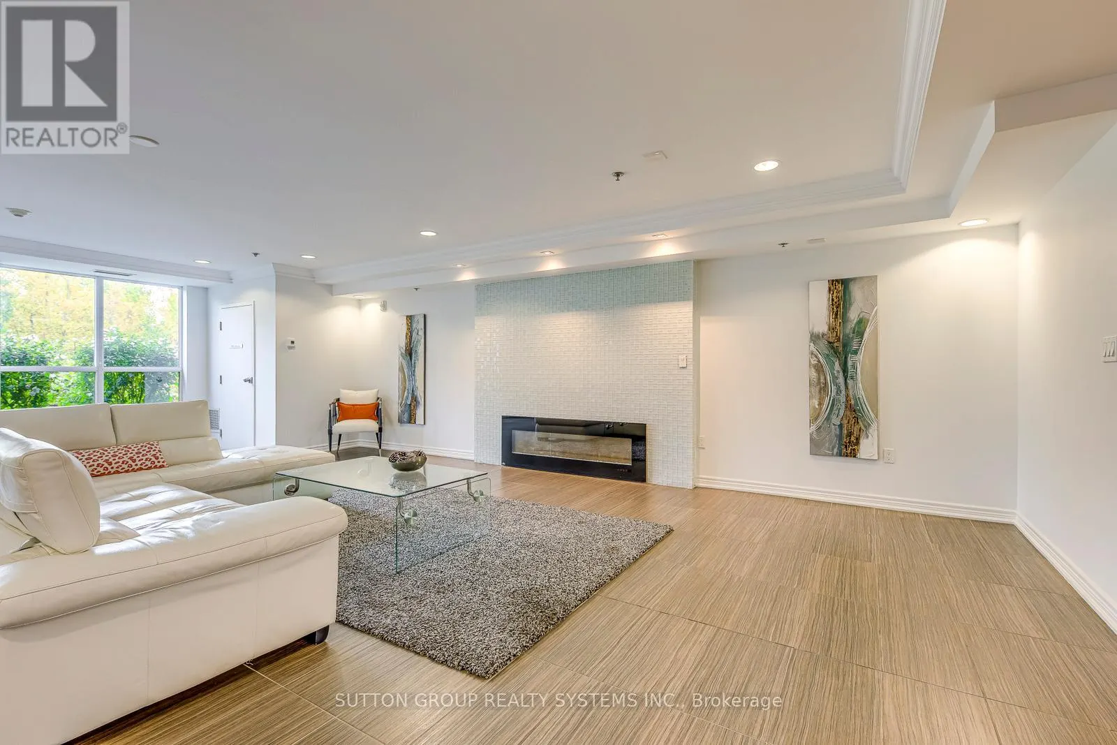 306 - 1419 COSTIGAN ROAD