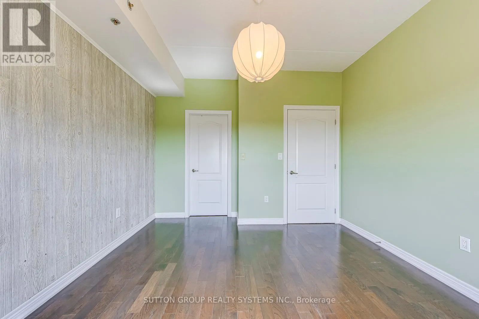 306 - 1419 COSTIGAN ROAD