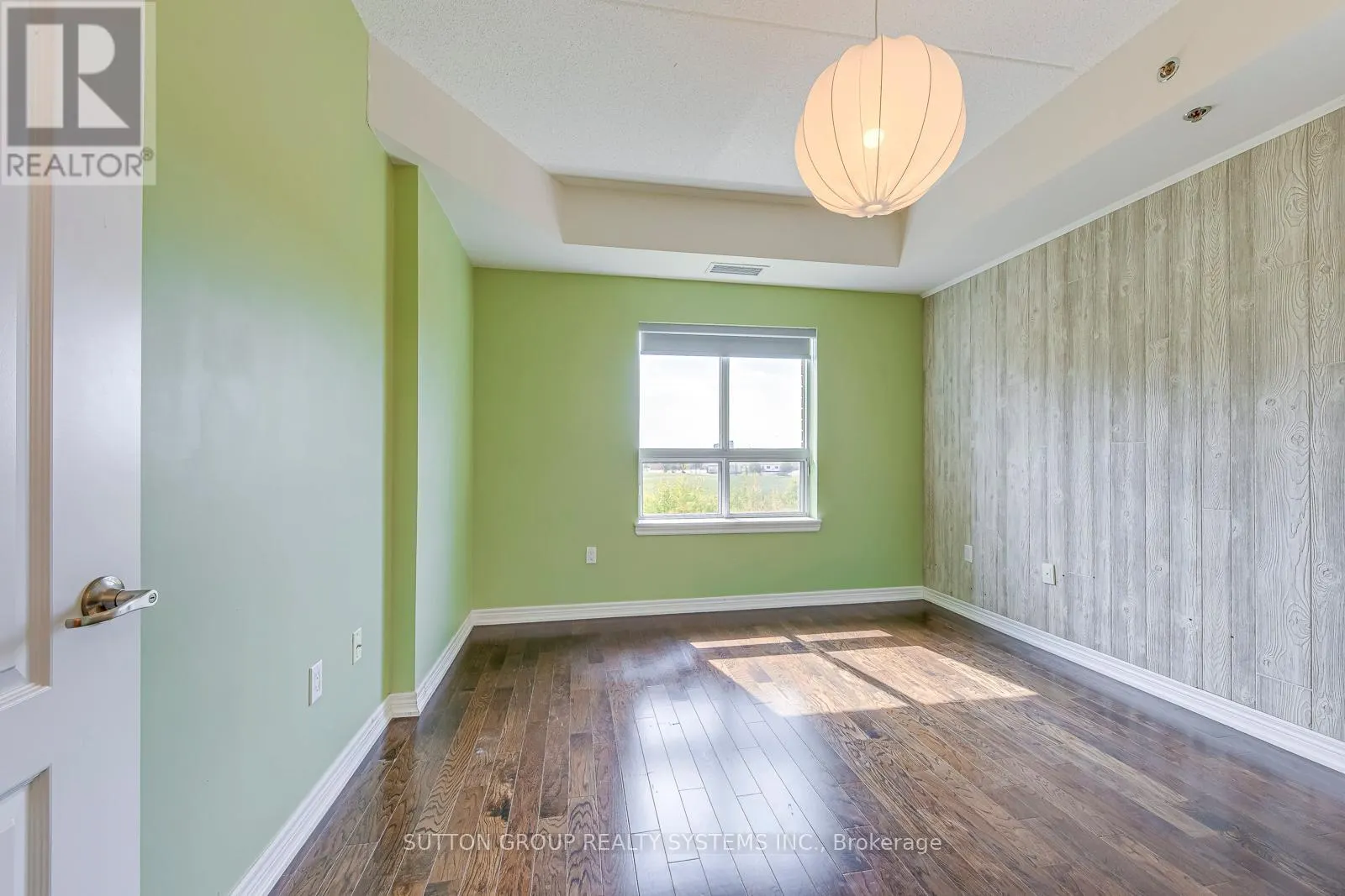 306 - 1419 COSTIGAN ROAD
