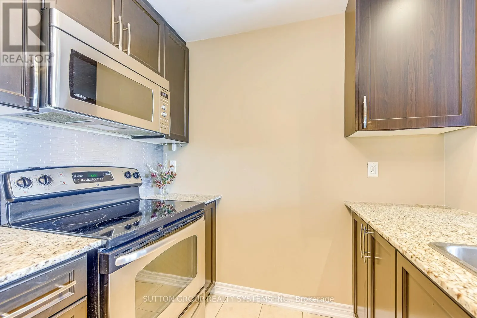 306 - 1419 COSTIGAN ROAD