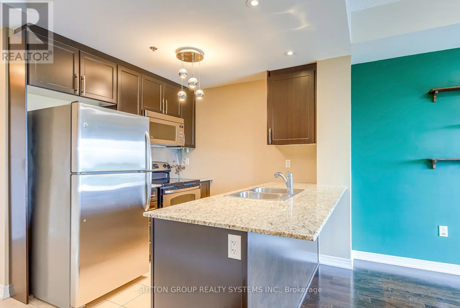 306 - 1419 COSTIGAN ROAD