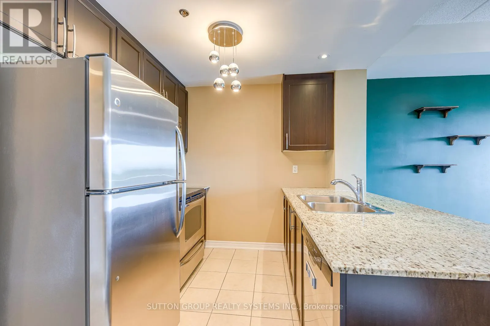306 - 1419 COSTIGAN ROAD